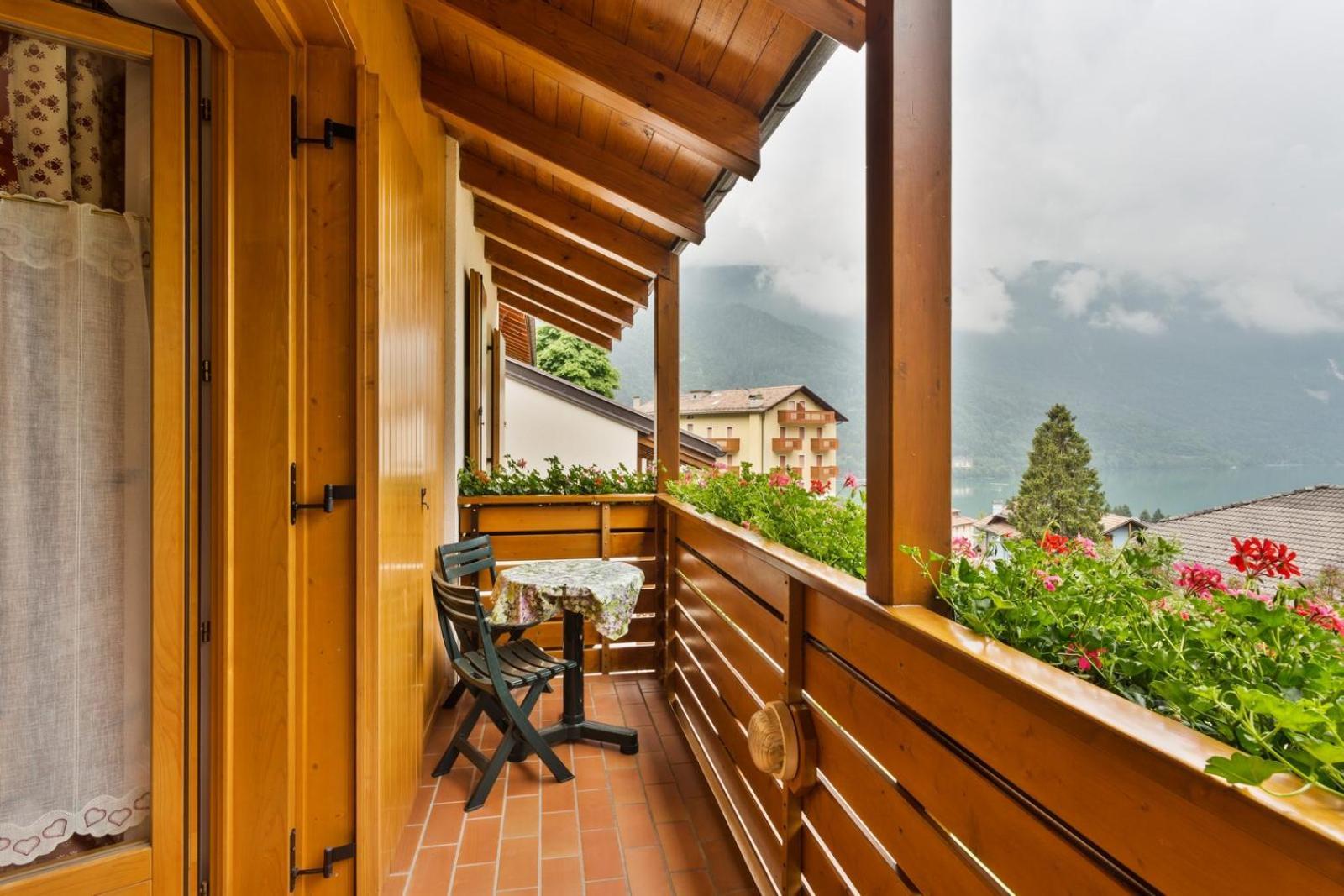 Residence Ronchi Molveno Bagian luar foto